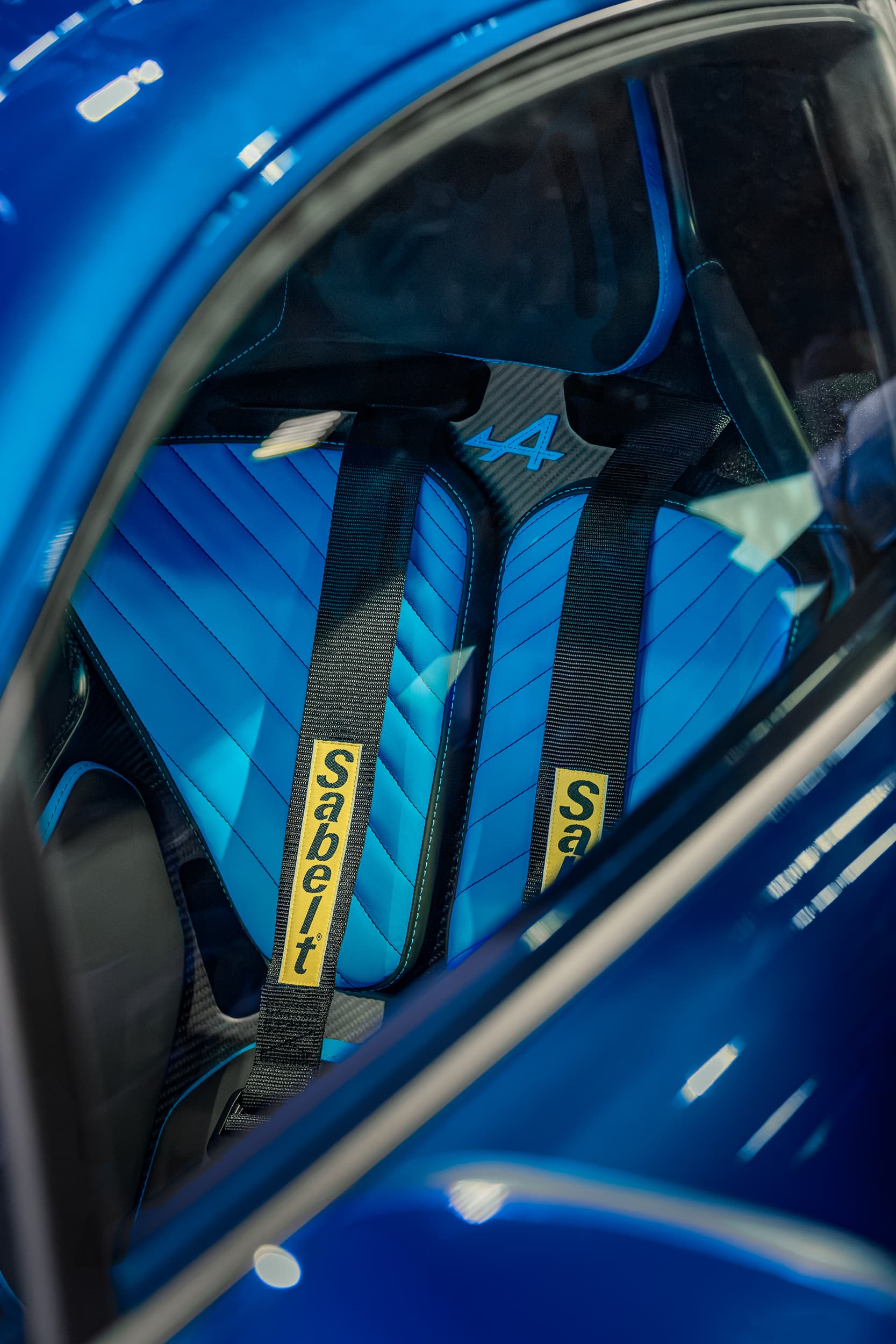 Alpine A110 photographiée pour une annonce de vente