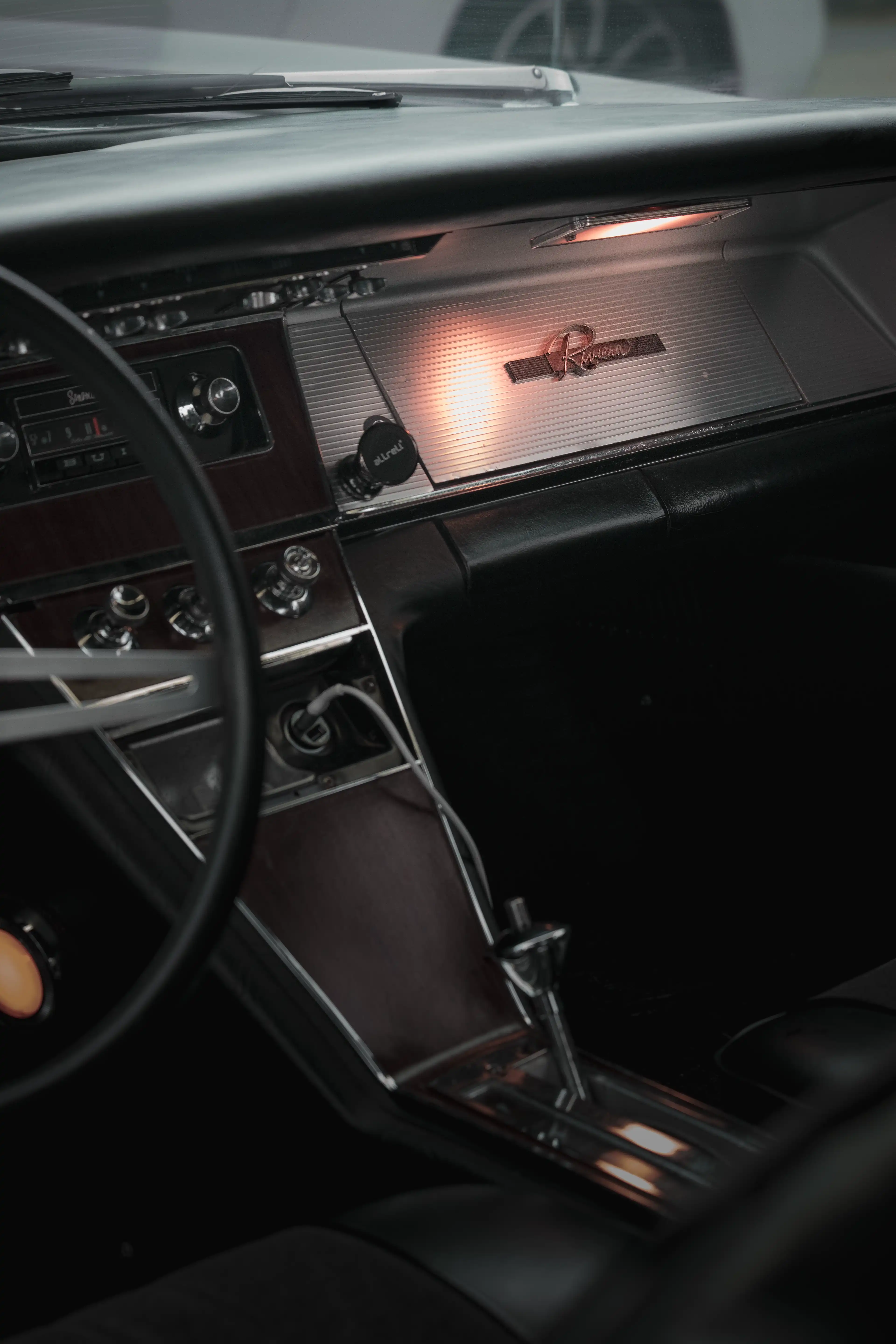 Buick Riviera - Image 8