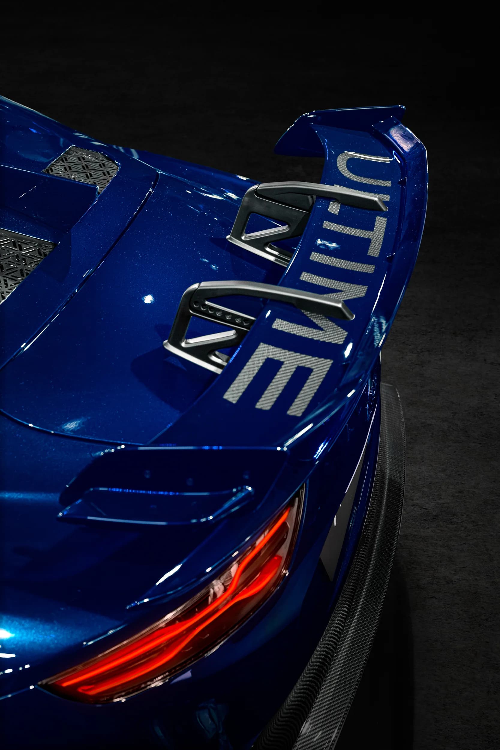 Alpine A110 Ultime, détail aileron arrière, shooting automobile Arthur Monteil Paris