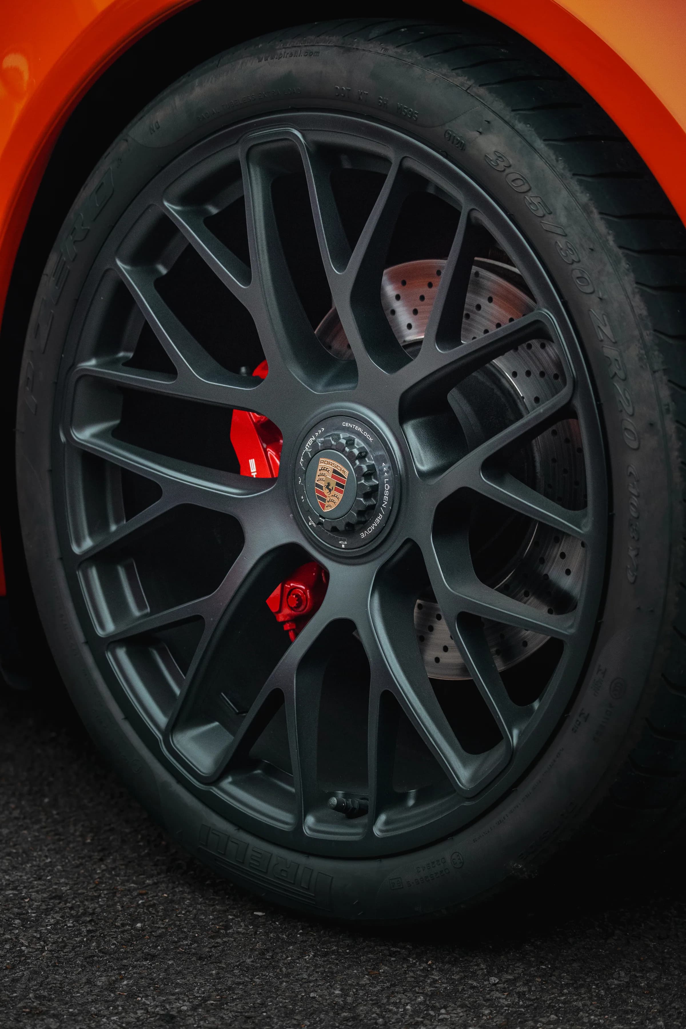 Jante Porsche 911 Carrera 4 GTS, gros plan photographie automobile Arthur Monteil