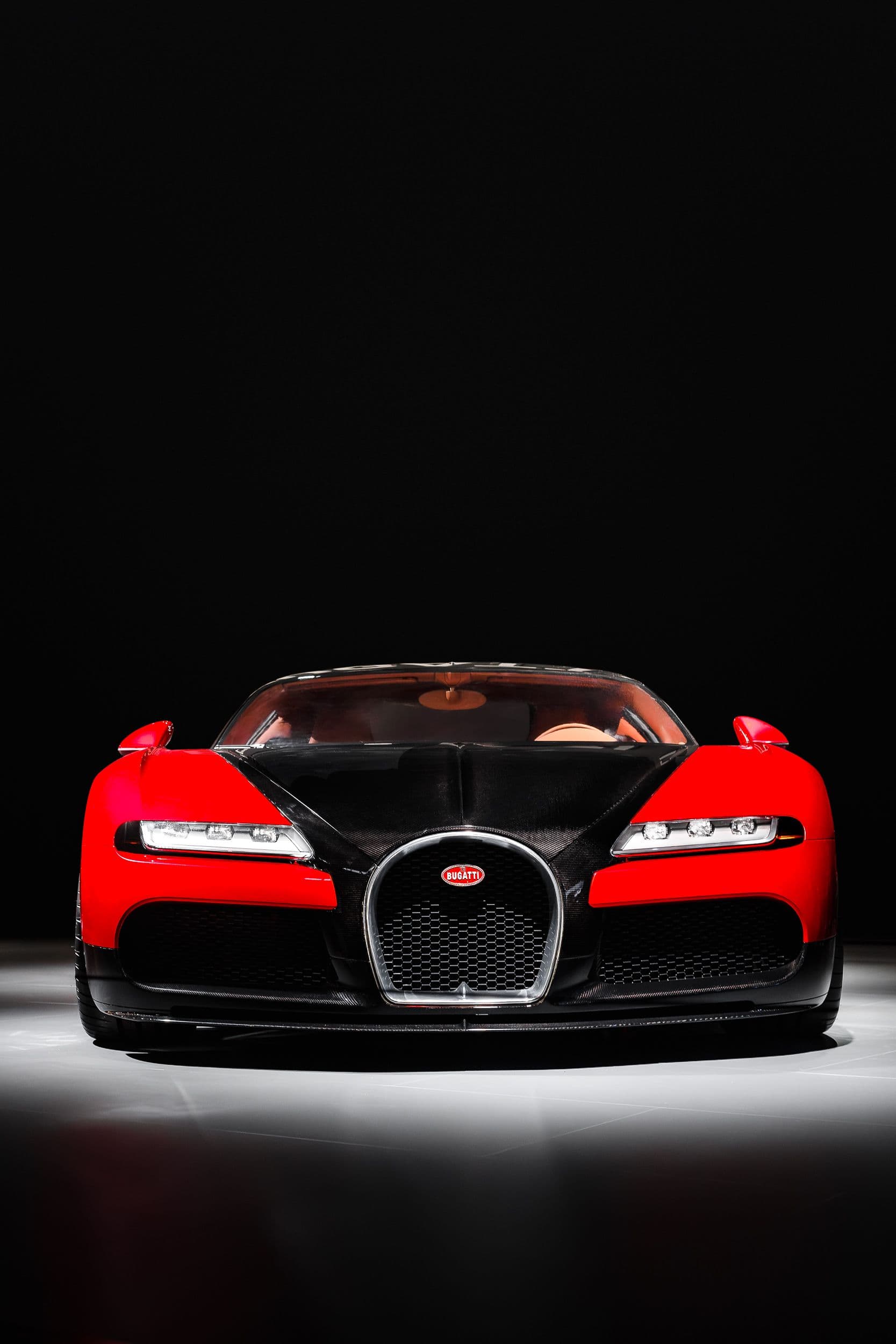 Vue frontale de la Bugatti F.K.P Hommage, avec la calandre en fer à cheval, photographiée au Rétromobile 2026.