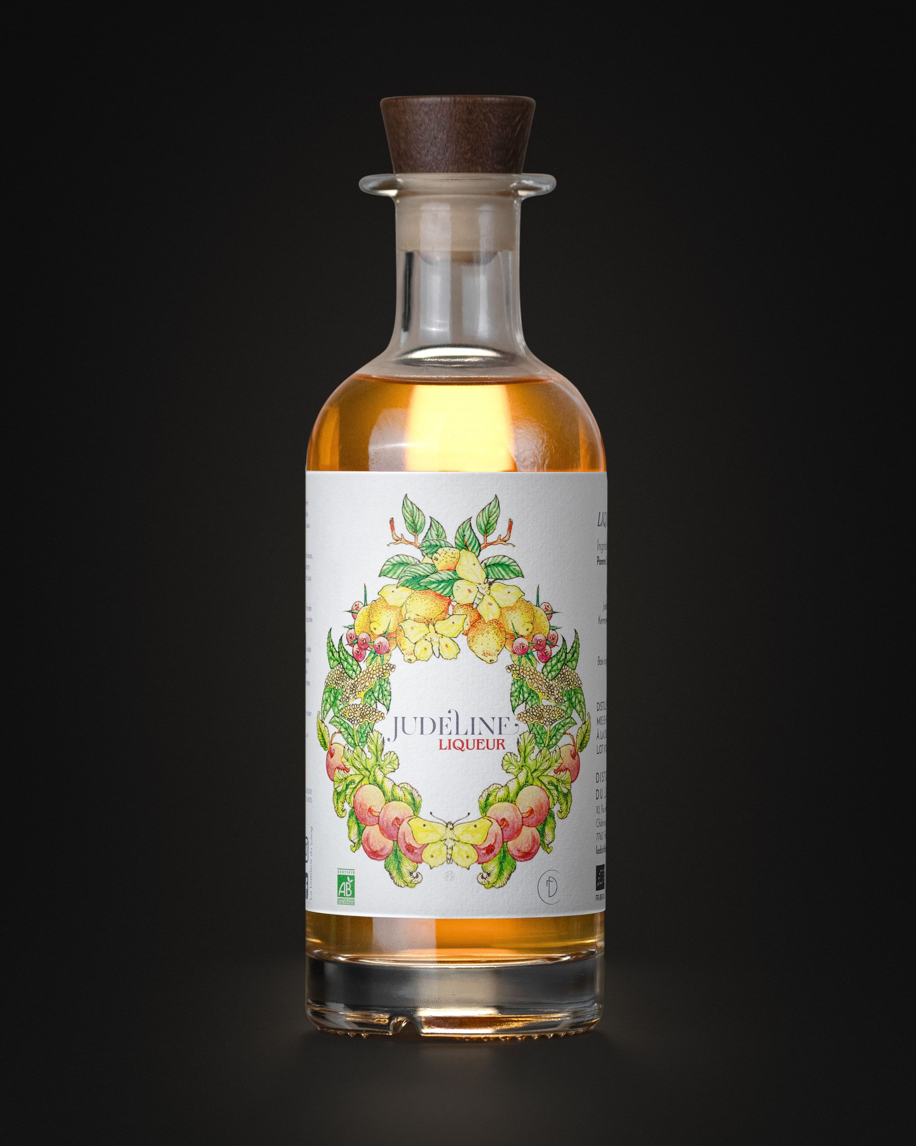 Bouteille de La Judeline, liqueur par la Distillerie du Loing à Fontainebleau