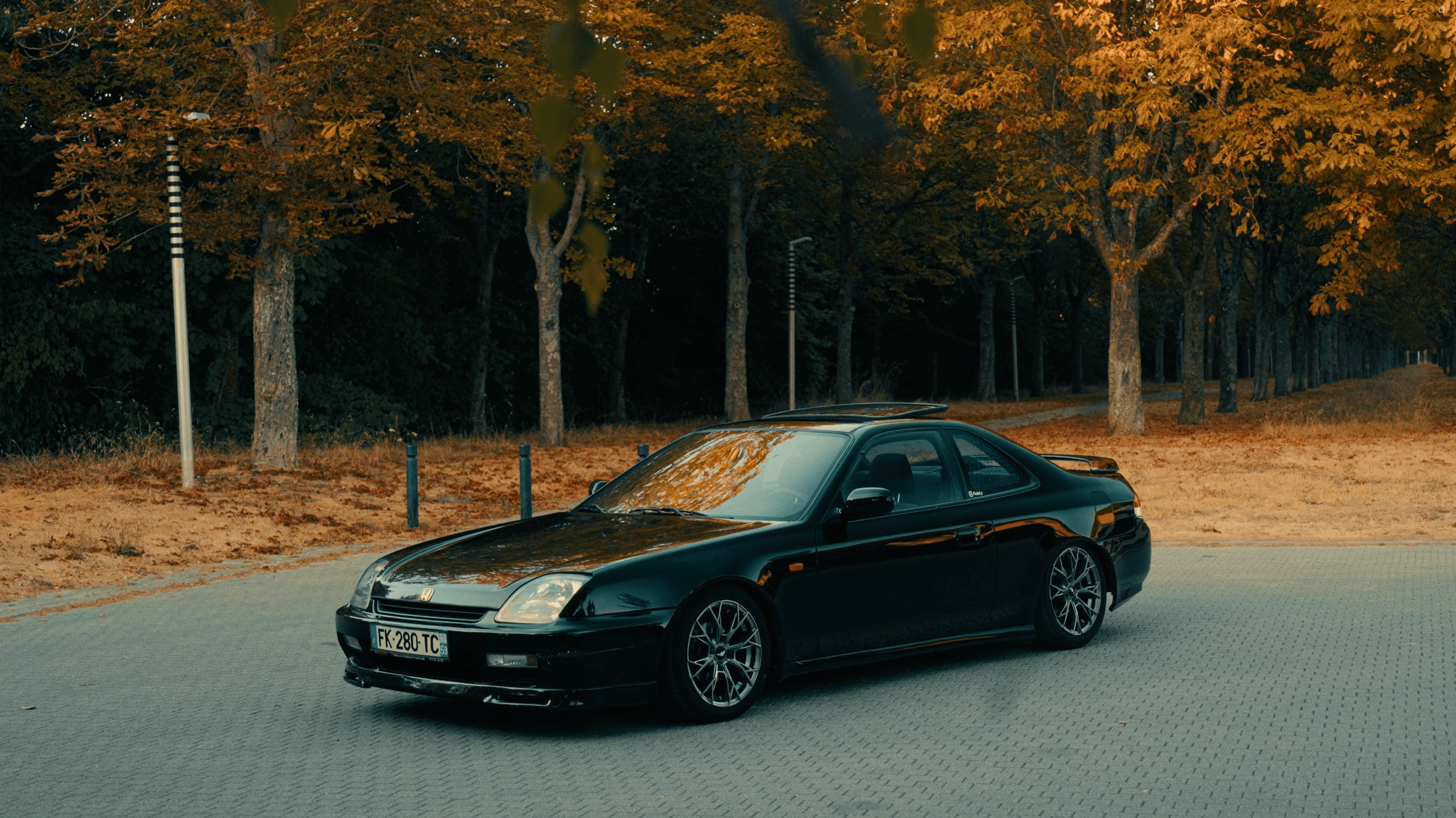 Image d'une Honda Prelude prise par le vidéaste Arthur Monteil à Paris
