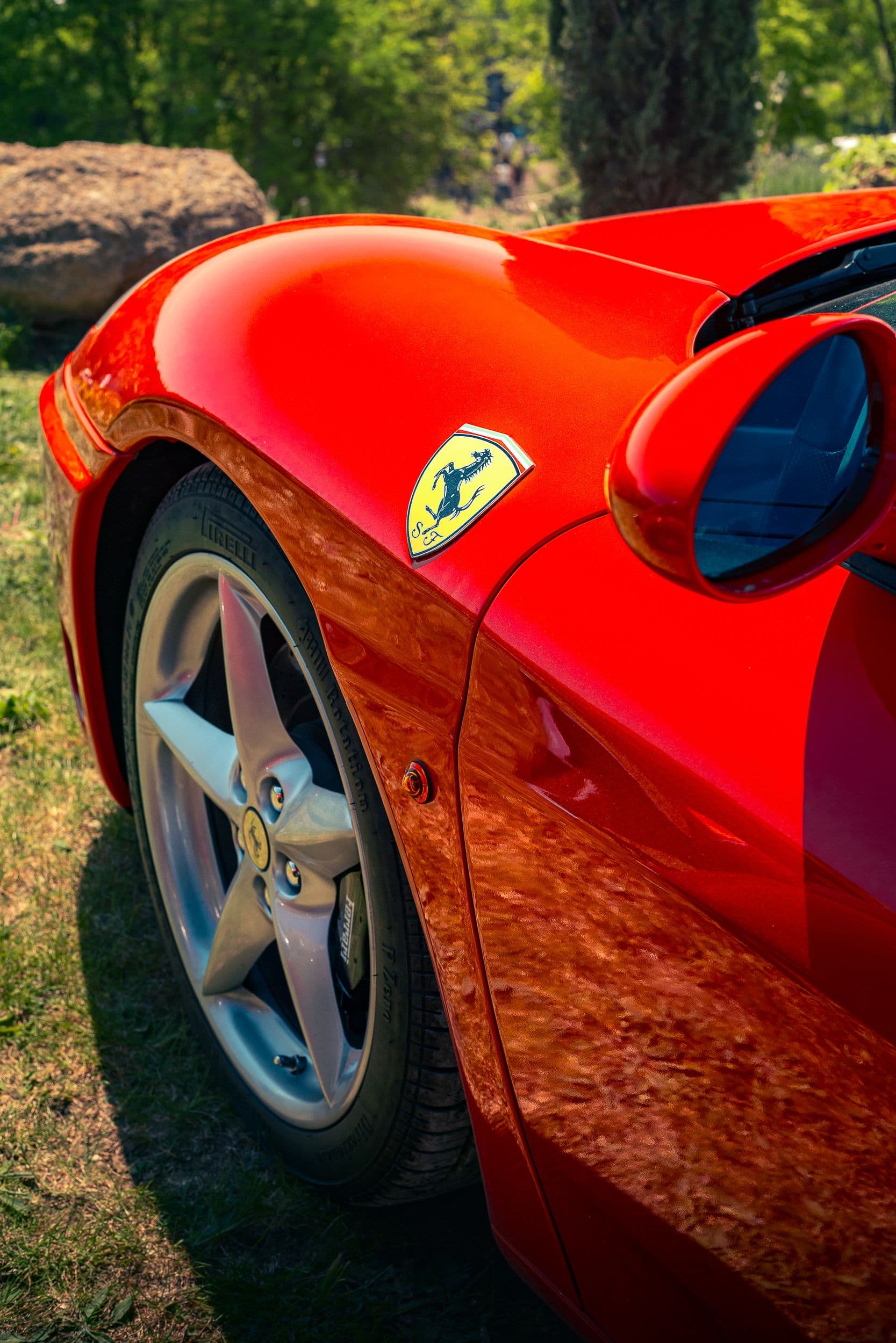Aile avant gauche d'une Ferrari 360 Modena rouge