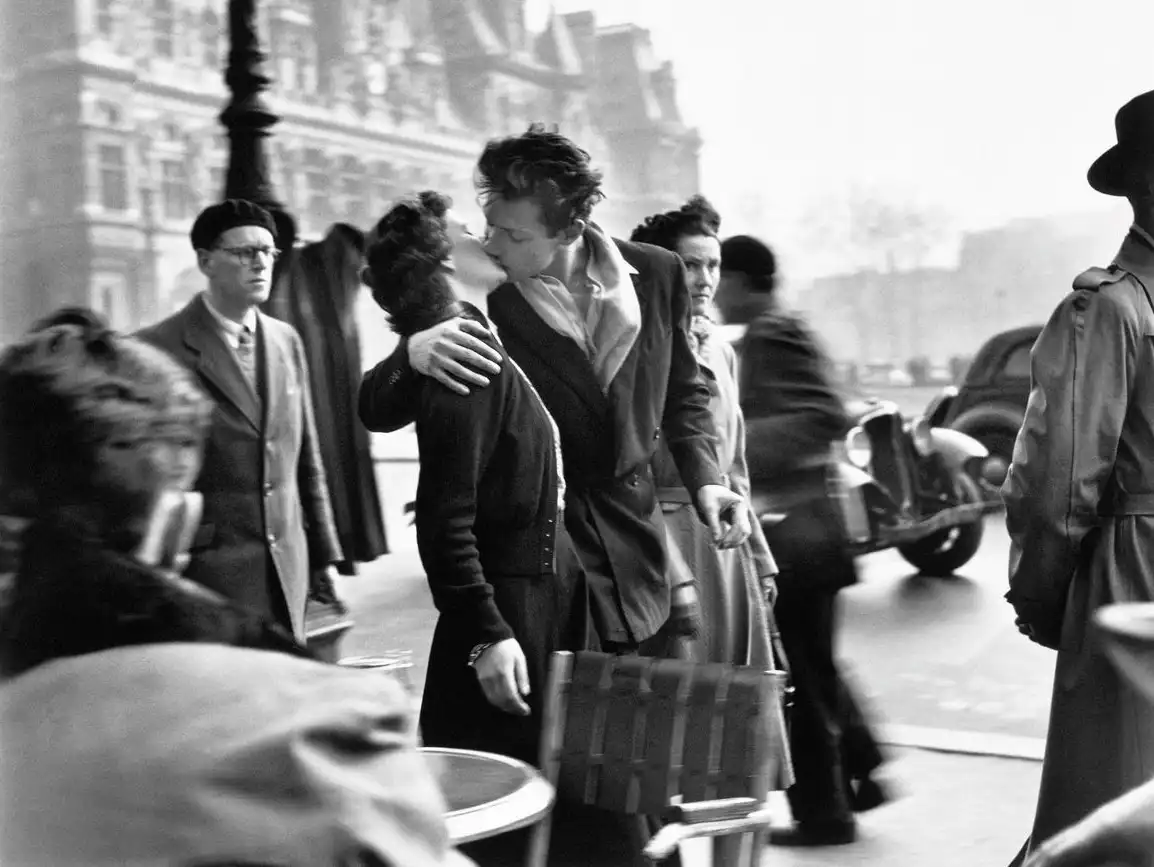 Image emblématique de Robert Doisneau : Le Baiser de l'Hôtel de Ville